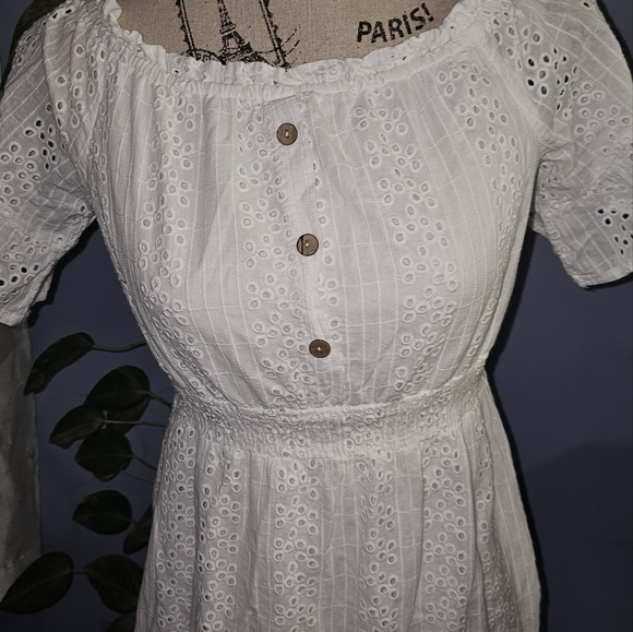 Boho style eyelet dress - Picture 2 of 9